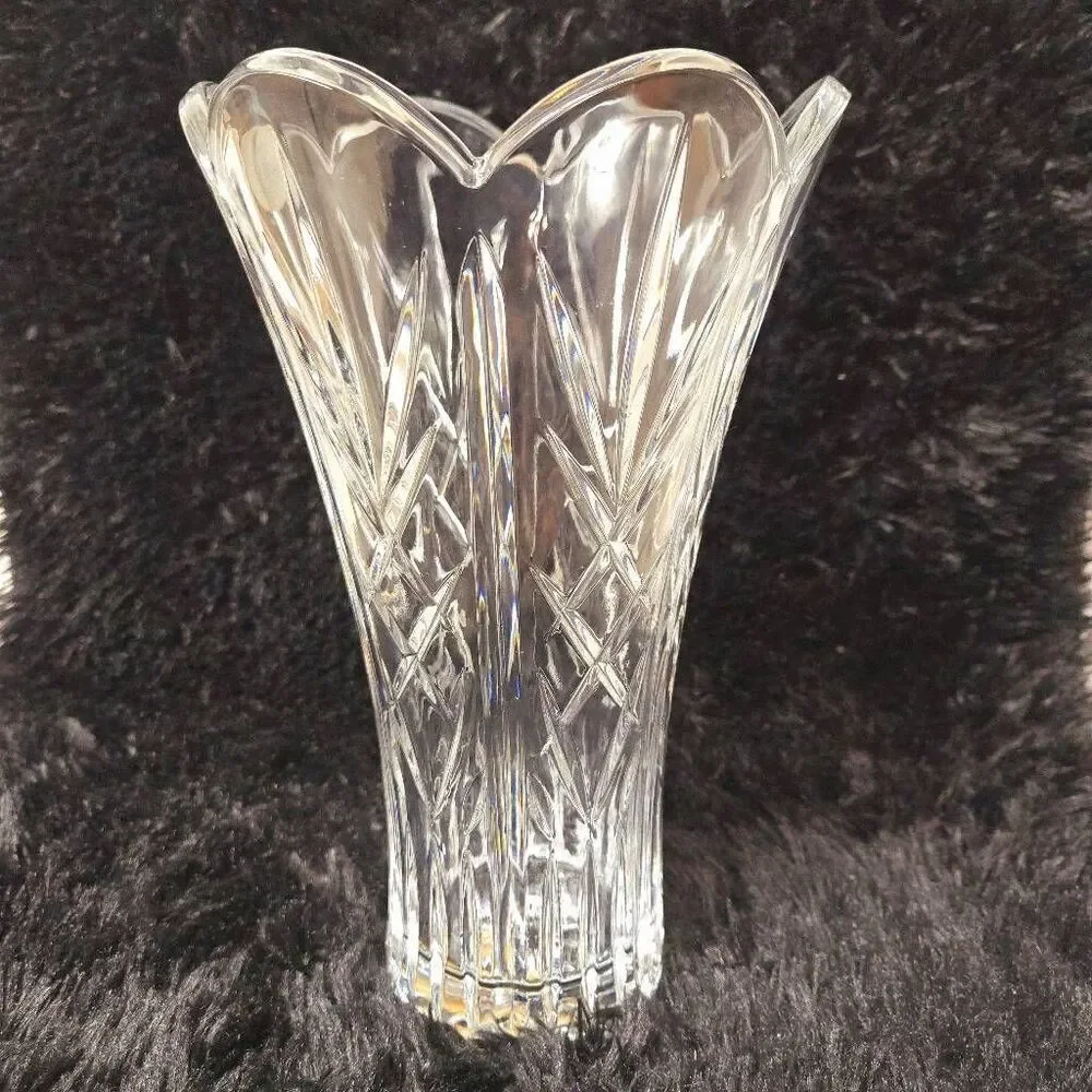 24% Lead Crystal Vase. Standing 11” tall and a diameter of 6 1/2” top. Unique cu